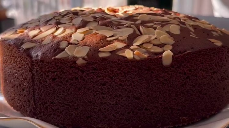 עוגת דבש חגיגית וקלאסית לשולחן החג