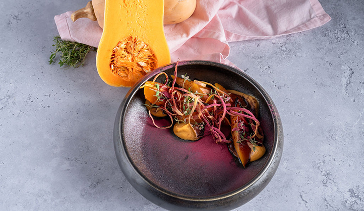 דלורית צלויה עם סמבוק שחור, קמבוצ'ה, לוונדר וקרם דלורית – חגיגה של טעמים וטבע