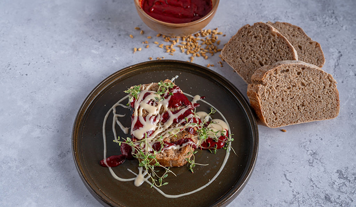 לחמניות "מחמצת" בריוש עם גנאש עגבניות מיובשות ושמן זית