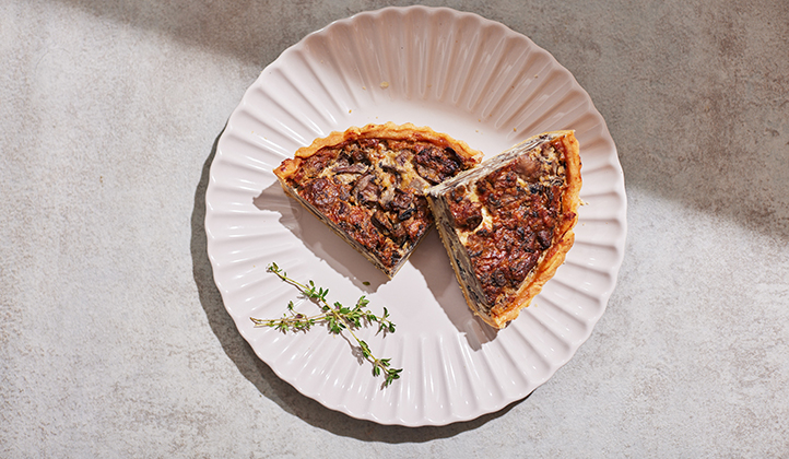 קיש לורן עם פטריות יער וגבינות של מיקי שמו – מאפה עשיר לאירוח או בראנץ' מפנק