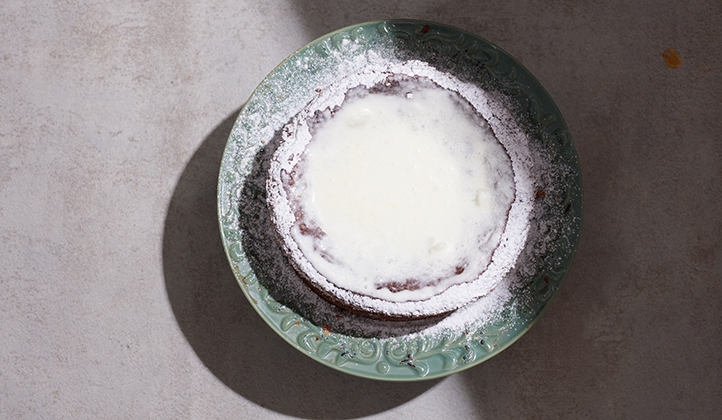 עוגת שוקולד קפה מרציפני של קרן אגם – חגיגה של טעמים עשירים