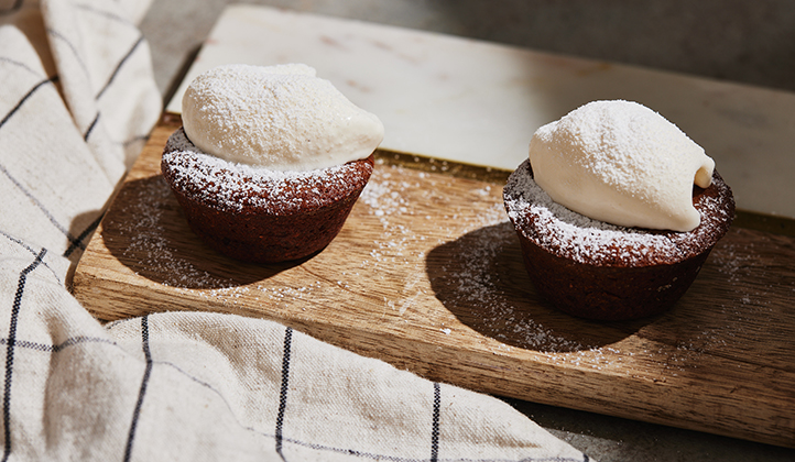 פונדנט שוקולד עם שמן זית וכדור גלידה – קינוח מרשים בסטייל של מיקי שמו